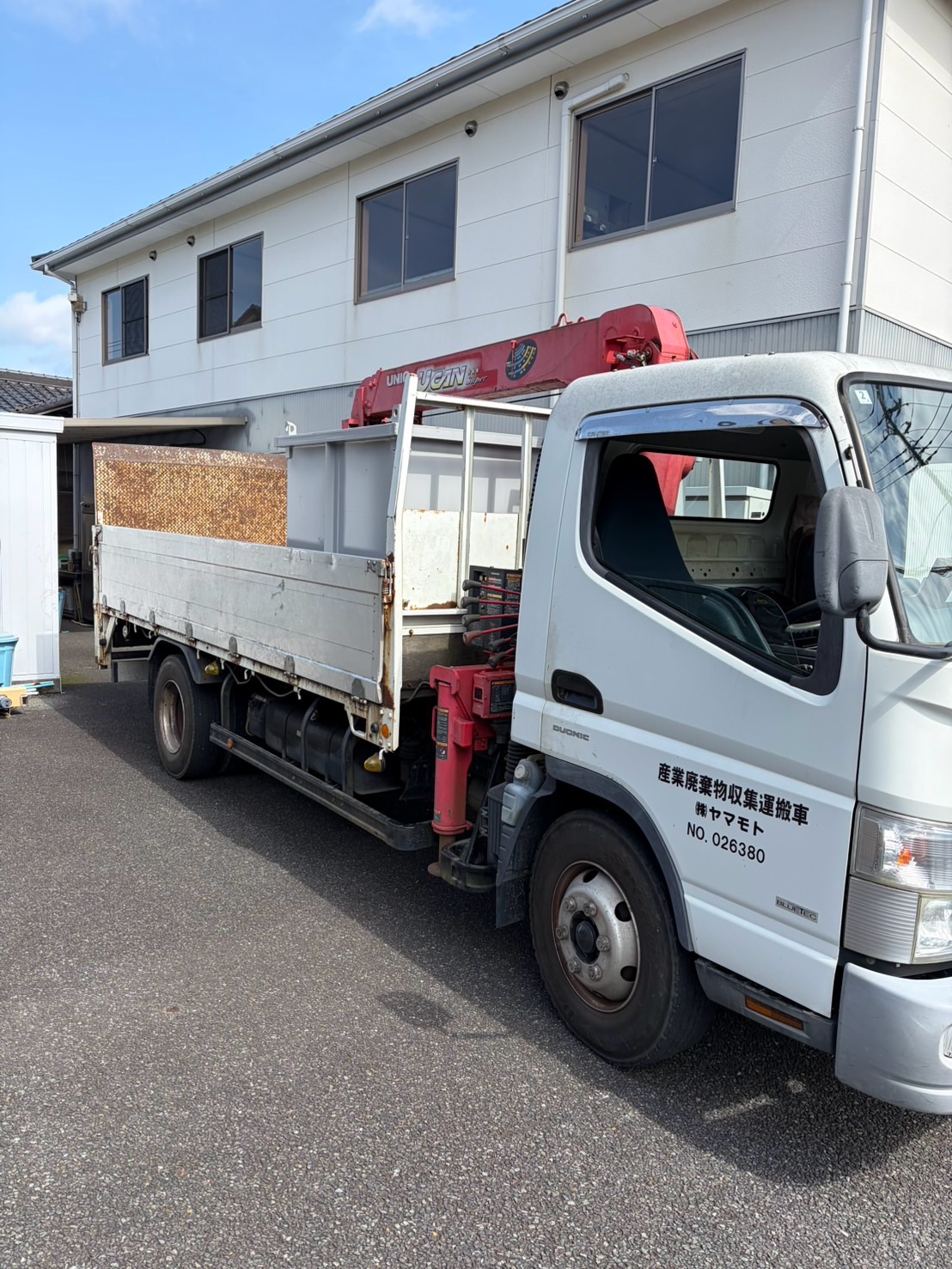 株式会社ヤマモト 産業廃棄物引き取りトラック
